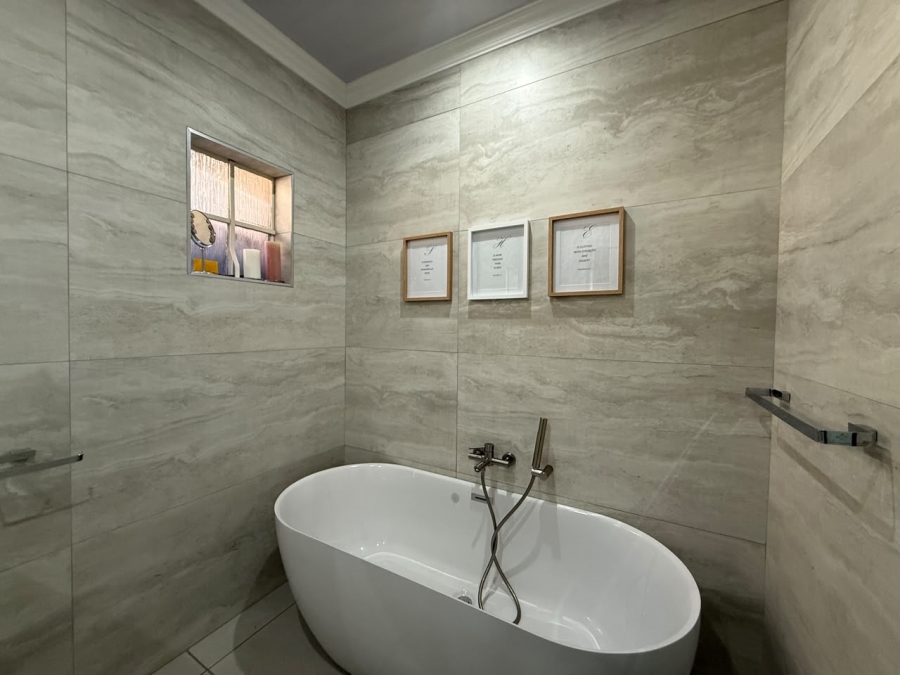 3 Bedroom Property for Sale in Safari Gardens North West